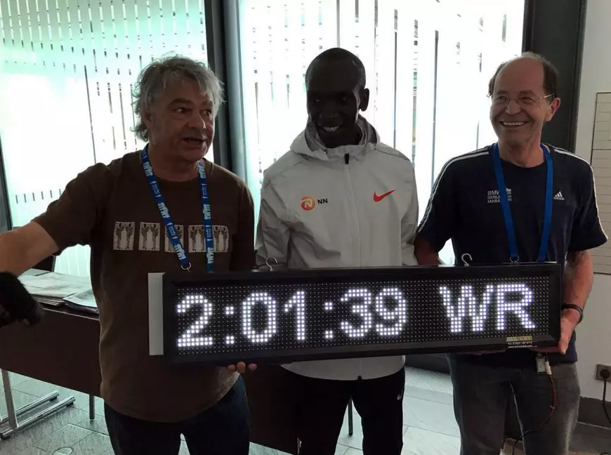 Personajul din spatele atletului kenyan care a încheiat primul maraton în mai puțin de două ore. Am vorbit cu neamțul Helmut Winter, supranumit “profesorul maratoanelor”