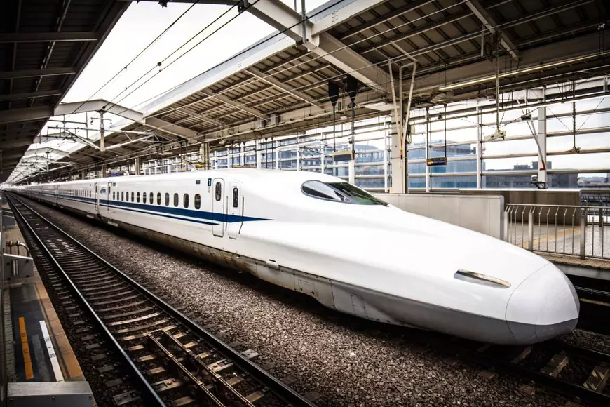 Companii despre care nu știai că au făcut așa ceva: avioane cu motoare Dacia, tractoare Lamborghini sau tancuri Renault!