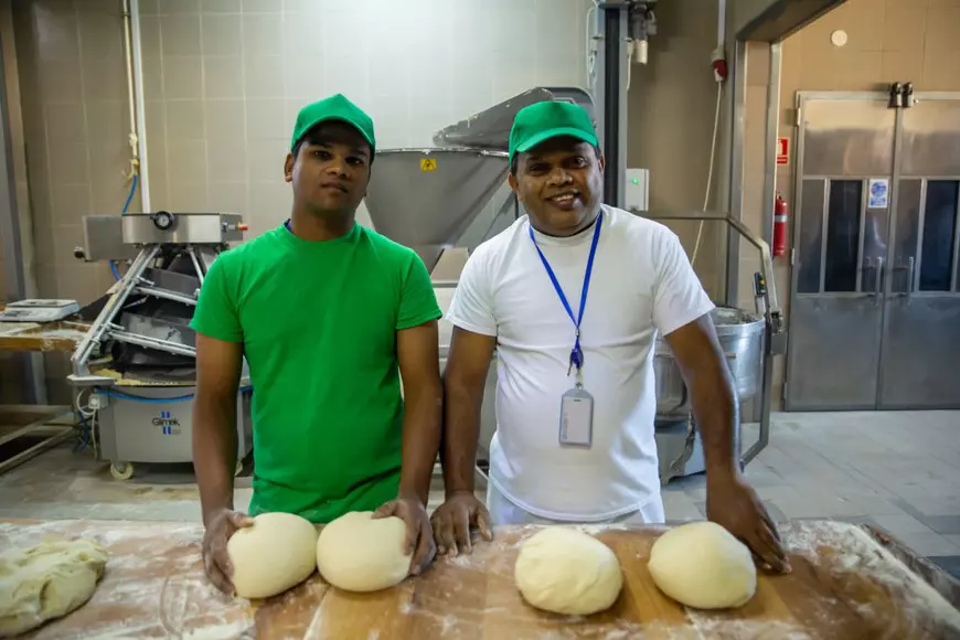 5 superlecturi de weekend.  De la asistenta medicală care rupe tăcerea despre problemele din spital până la Dallas, cartierul pus la zid