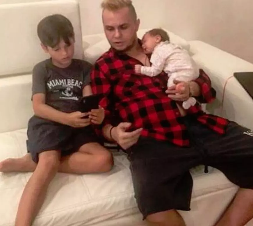 Codin Maticiuc, dat de gol de fiul iubitei sale, căruia i-a oferit un rol în ”Miami Bici”:  „Nu mi-a dat bani. Mi-a luat joc PS4 de ziua mea”