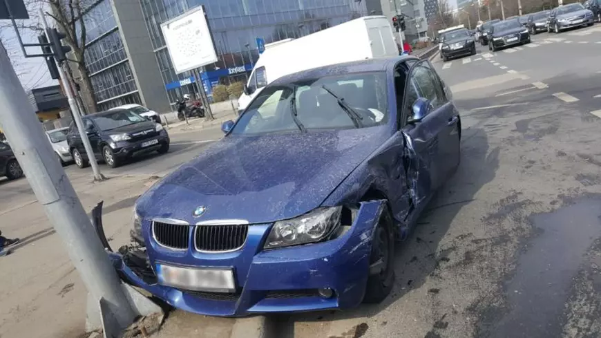 Ela Crăciun a vorbit despre accidentul de mașină în care a fost implicată. „ A intrat o altă mașină în mine și m-a aruncat într-un stâlp”