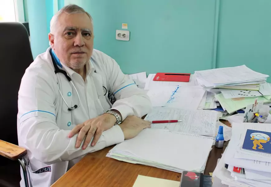 ”Murim și noi, mor și pacienții!” O asistentă din spitalul unde un pacient a fost găsit decedat în curte nu mai vrea să tacă ”de frică” și scoate la iveală situația din secția de cardiologie