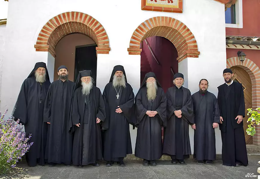 Reportaj din sudul Franței | Povestea Mânăstirii Cantauque, unde călugări ortodocși francezi țin slujba ca în România
