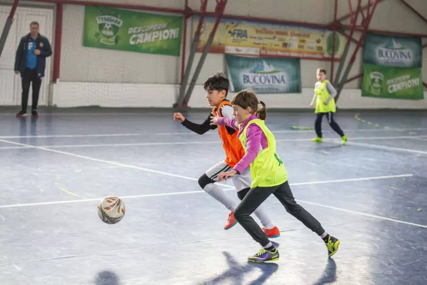 (Publicitate) Cupa Tymbark Junior la Vatra Dornei. M. Belodedici a antrenat echipa fetelor de la U8  și a îndemnat copiii să facă mișcare.