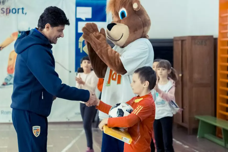 (Publicitate) Cupa Tymbark Junior la Vatra Dornei. M. Belodedici a antrenat echipa fetelor de la U8  și a îndemnat copiii să facă mișcare.