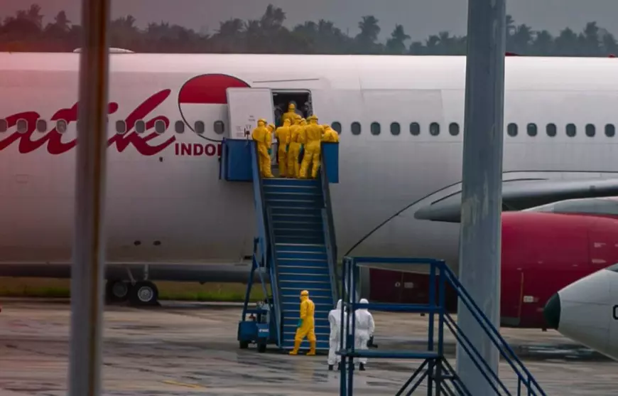 Imagini șocante. Cum au fost întâmpinați indonezienii care s-au întors acasă din Wuhan, China