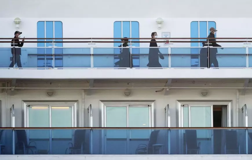 Angajații de pe nava Diamond Princess, unde un român s-a infectat cu coronavirus, își riscă viața pentru a avea grijă de pasageri. Condițiile în care sunt nevoiți să lucreze