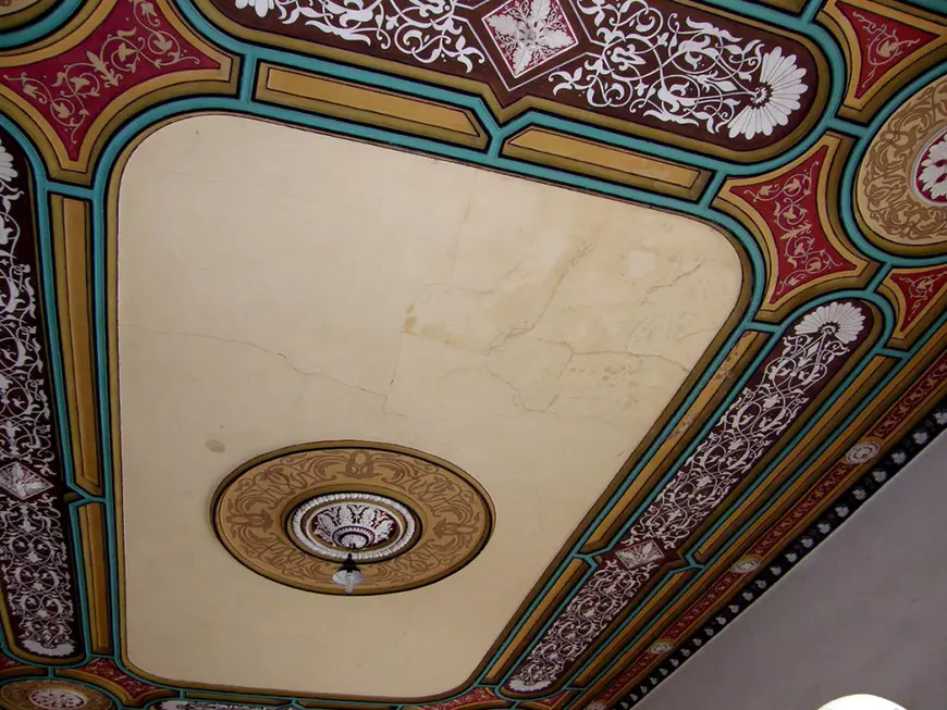 Gările Sucevei. Cum a ajuns un monument istoric, carte de vizită a României lui Carol I, într-o stare de degradare „probabil iremediabilă”. Prinsă între ”proiecte” grandioase ale SNCFR și combinații locale