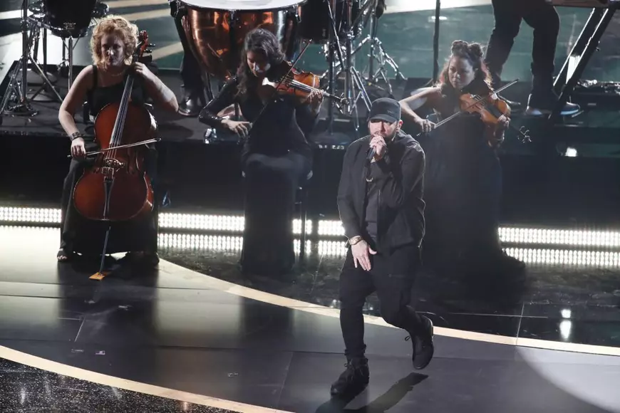 Reacția lui Martin Scorsese când Eminem a cântat la Oscaruri. Actorii din sală au dansat pe scaune, regizorul părea adormit!