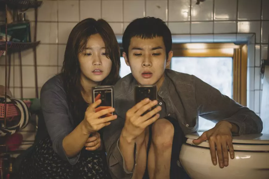 So-dam Park și Choi Woo-shik în filmul ”Parasite”