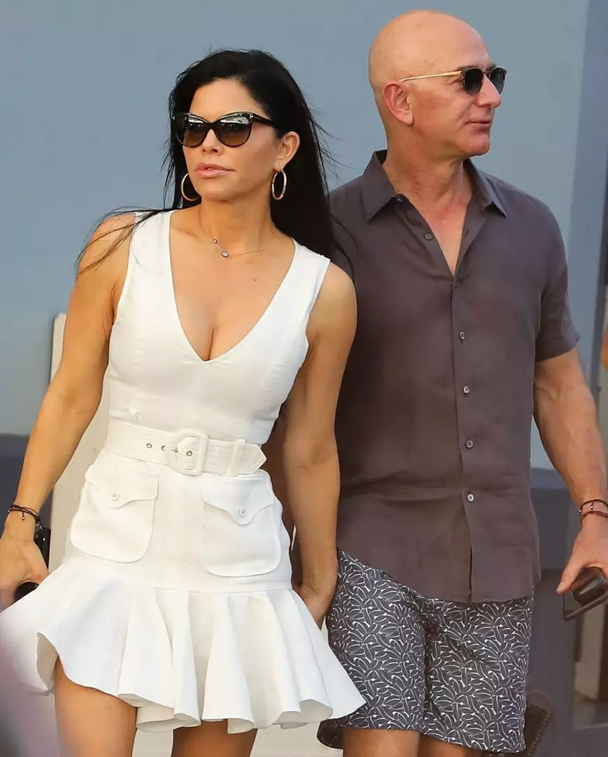 Jeff Bezos, mai bogat decât monarhia britanică și decât Islanda, Luxemburg și Zimbabwe la un loc!