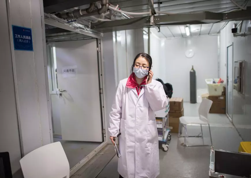 Expert: „Epidemia de coronavirus poate dura și un an”. China se confruntă cu o criză a medicilor