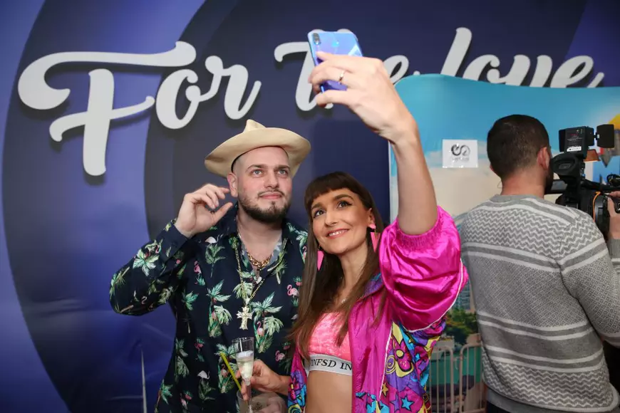 Matei Dima ar fi ajuns milionar dacă nu și-ar fi investit banii în filme. “Am plecat de la telefon, dar mi-am luat și BMW”