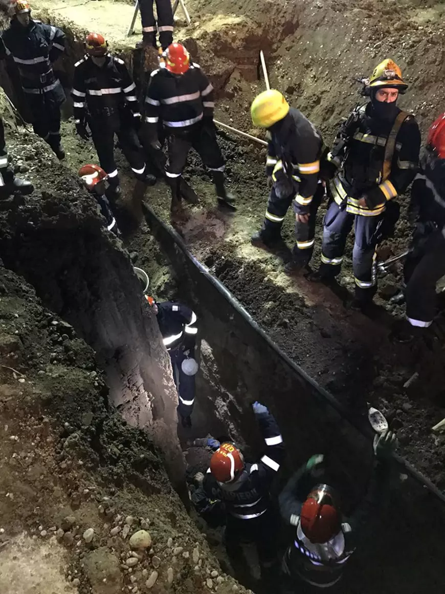 Bărbatul surprins de prăbușirea unui mal de pământ în comuna Corbeanca a decedat