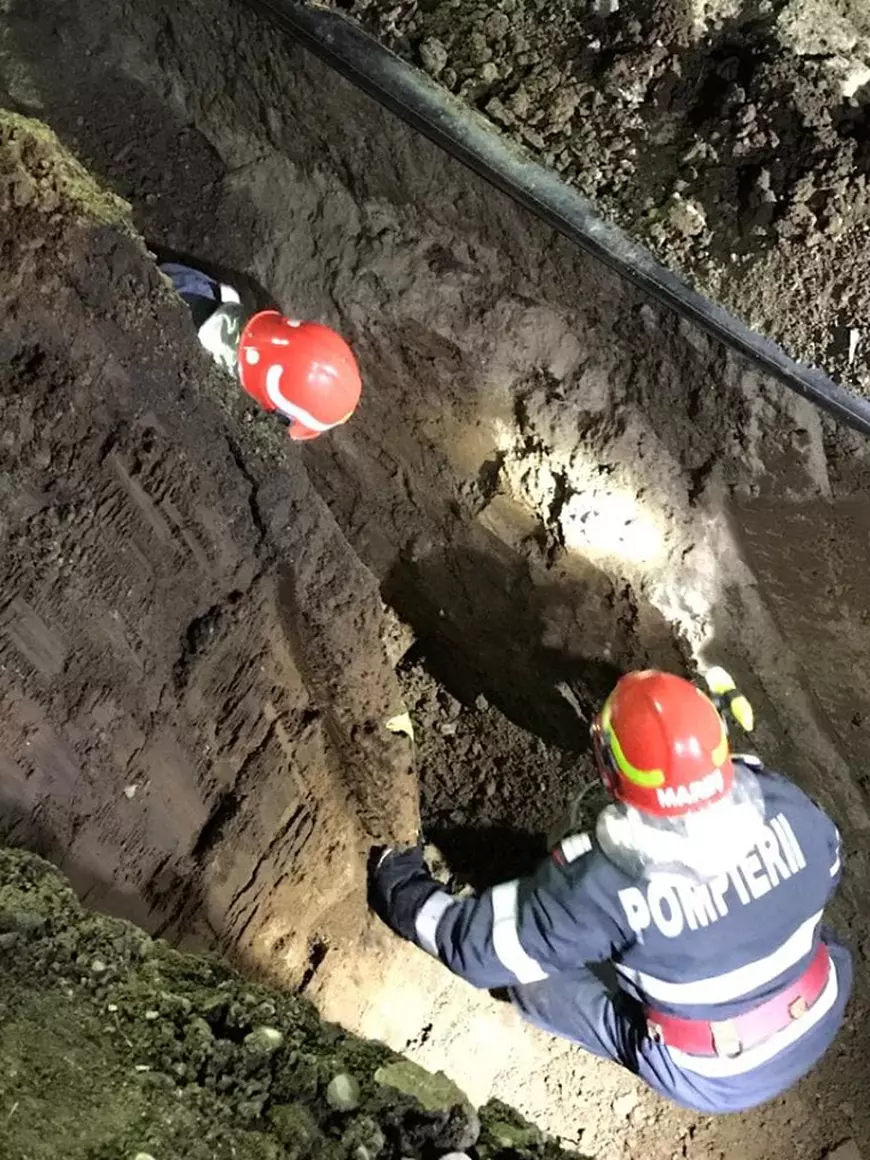 Bărbatul surprins de prăbușirea unui mal de pământ în comuna Corbeanca a decedat