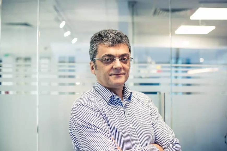 Destinul trist al unui fotbalist din generația lui Hagi. În 1977, era considerat la fel de mare speranță ca ”Regele”, dar a ajuns hamal în piață și s-a sinucis la 48 de ani