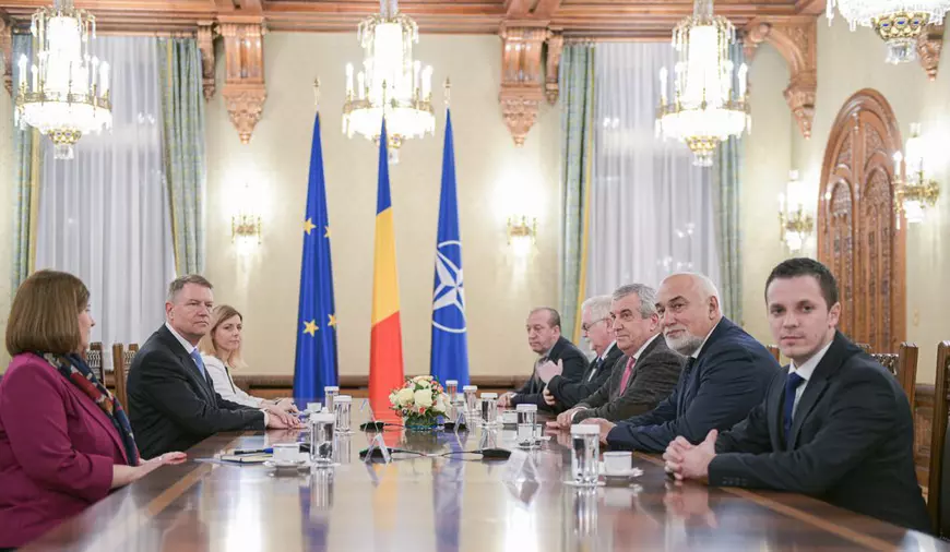 UPDATE | Consultări la Cotroceni, pentru desemnarea unui nou premier. USR l-a propus pe Dacian Cioloş, PMP îl susţine pe Cristian Diaconescu. Ponta spune că el poate face majoritate