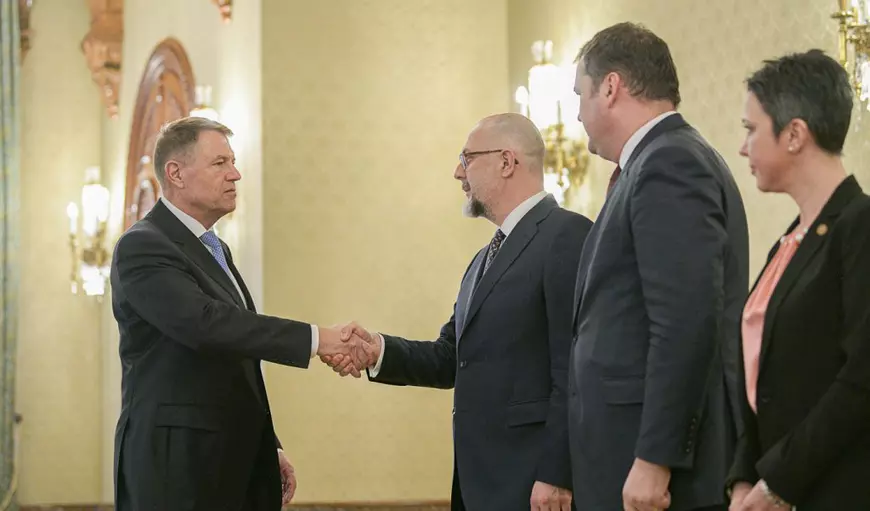 UPDATE | Consultări la Cotroceni, pentru desemnarea unui nou premier. USR l-a propus pe Dacian Cioloş, PMP îl susţine pe Cristian Diaconescu. Ponta spune că el poate face majoritate