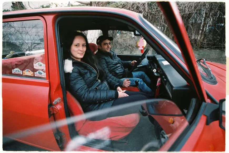 FOTOREPORTAJ | Povestea de dragoste dintre un tânăr de 21 de ani și Zaritza, o Dacie 1.300 de două ori mai bătrână: “Toată viața am visat să am Dacia mea!”