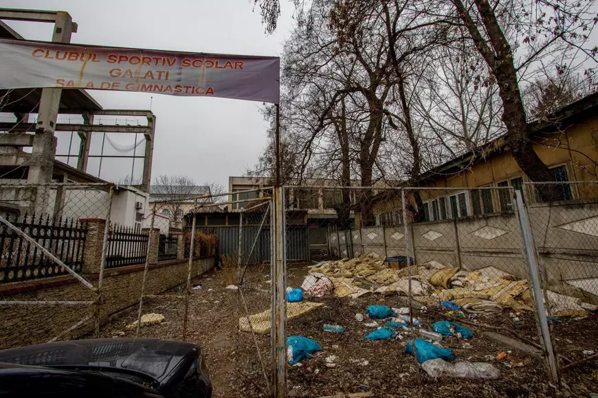 Sportul, în paragină și la Galați! Bazele sportive sunt la pământ, Primăria le cere, Ministerul Sportului face strategii și ”evaluează starea obiectivelor” de doi ani!