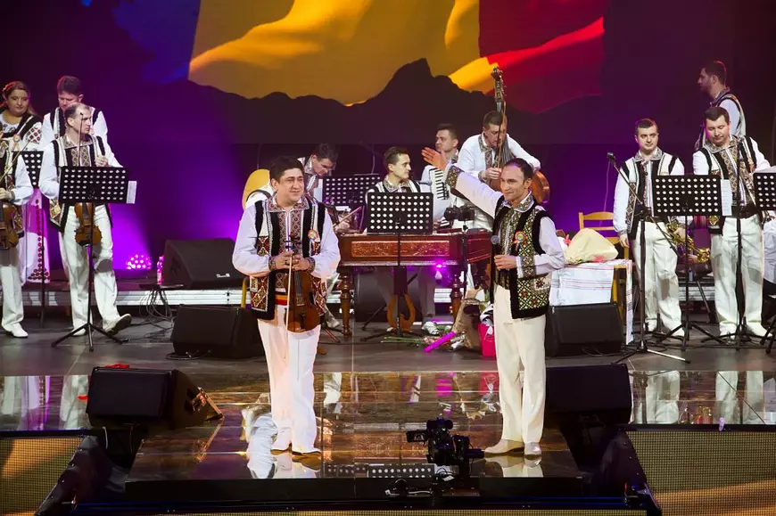 Povestea emoționantă a cântărețului de muzică popular Ion Paladi. A început să cânte la 11 ani ca să-și întrețină frații mai mici!