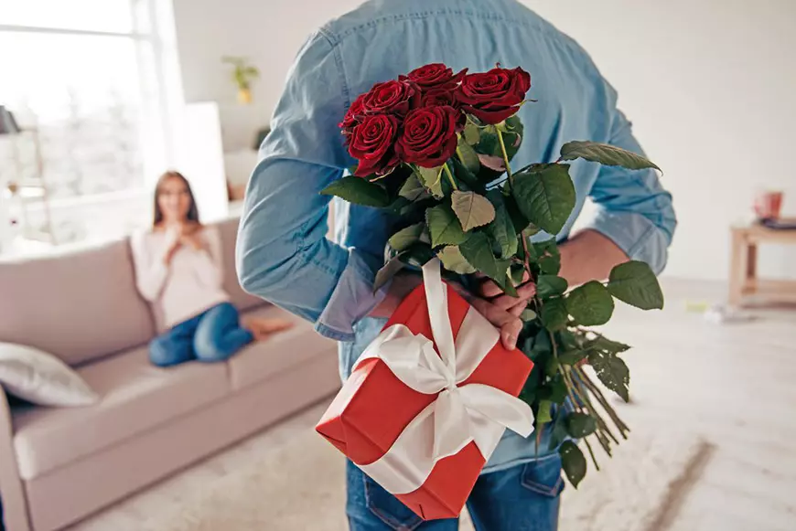 WHO’S HOT, WHO’S NOT | Oscarul târziu al lui Brad Pitt versus Ziua de plastic a Îndrăgostiților