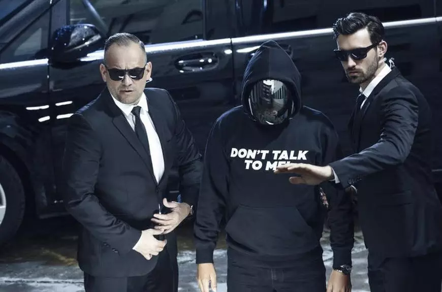 Vedetele au telefoanele confiscate și sunt păzite de bodyguarzi non-stop! Detalii exclusive din culisele show-ului  „Masked Singer România”, ce va debuta la primăvară, la Pro TV