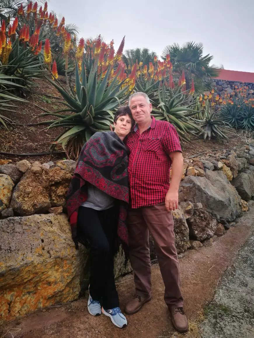 După ce și-au văzut afacerea închisă de epidemie, doi români din Insulele Canare și-au luat imprimanta 3D și fac viziere de protecție pe care le-au donat medicilor și polițiștilor locali