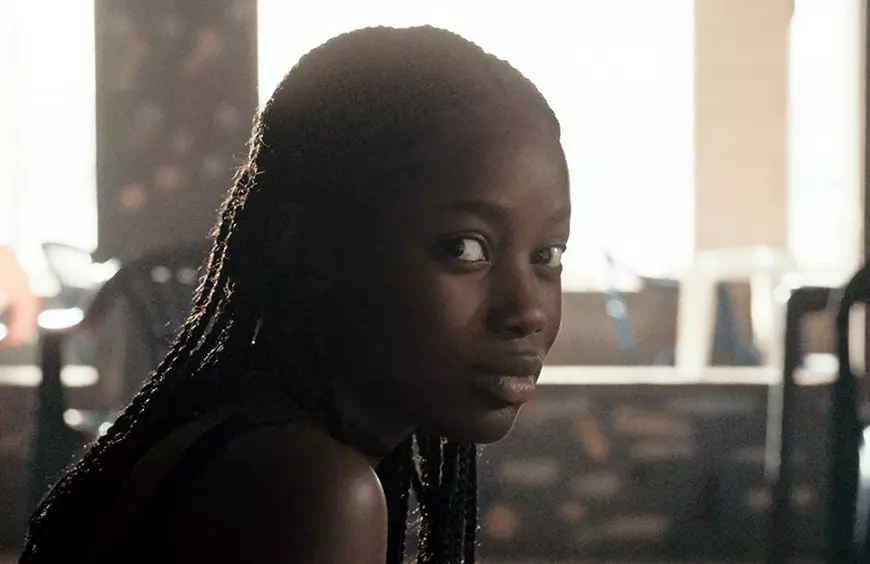 Recomandările culturale ale săptămânii. Filmul Atlantics ne spune un basm contemporan, cu iubiri frânte și muncitori neplătiți de patroni