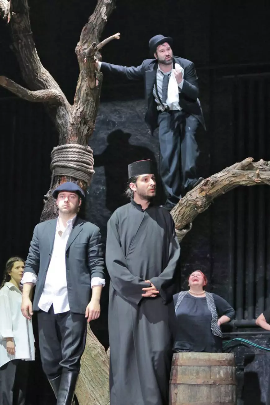 Recomandările culturale ale săptămânii. În “Salba dracului”, de la teatrul din Galați, moldovenii își cer puterea înapoi