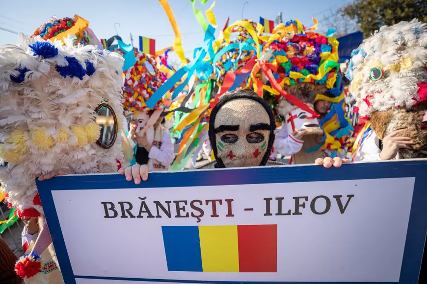 Epidemia de coronavirus, tratată cu umor la singurul „carnaval” din Ilfov. Cum s-au costumat oamenii