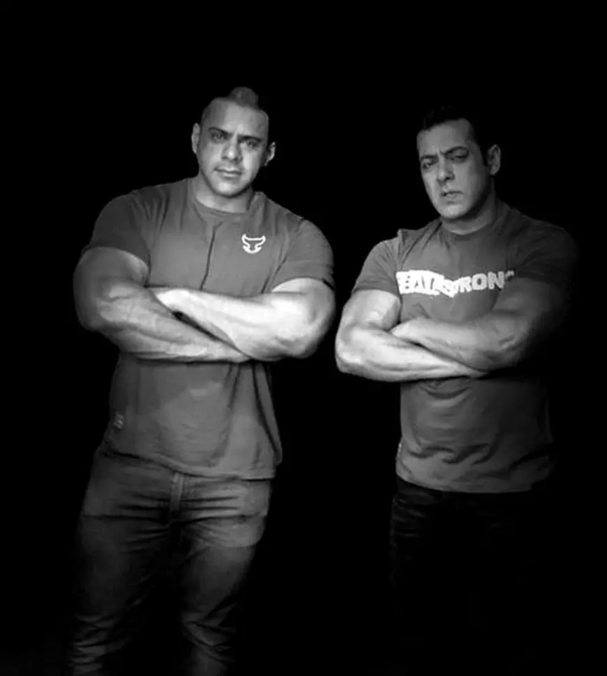 Momente grele pentru Iulia Vântur. Nepotul lui Salman Khan a murit la 38 de ani. Mesajul transmis de vedetă