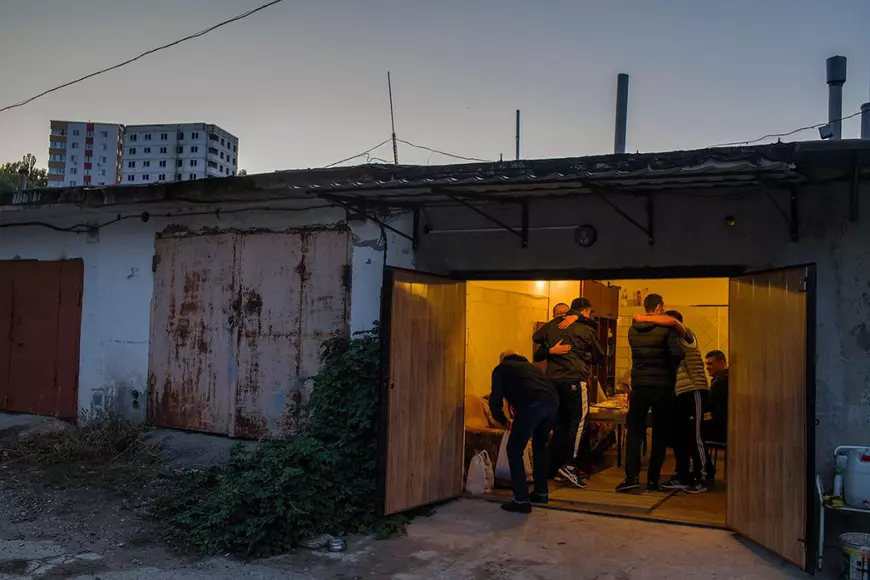 Recomandările culturale ale săptămânii. Filmul Atlantics ne spune un basm contemporan, cu iubiri frânte și muncitori neplătiți de patroni