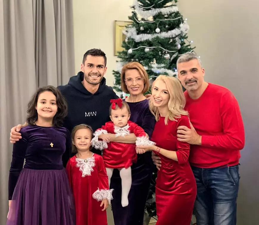 Andreea Bălan și George Burcea se întâlnesc luni să-i rupă fiicei lor turta. Întâlnire de gradul zero în plin scandal!