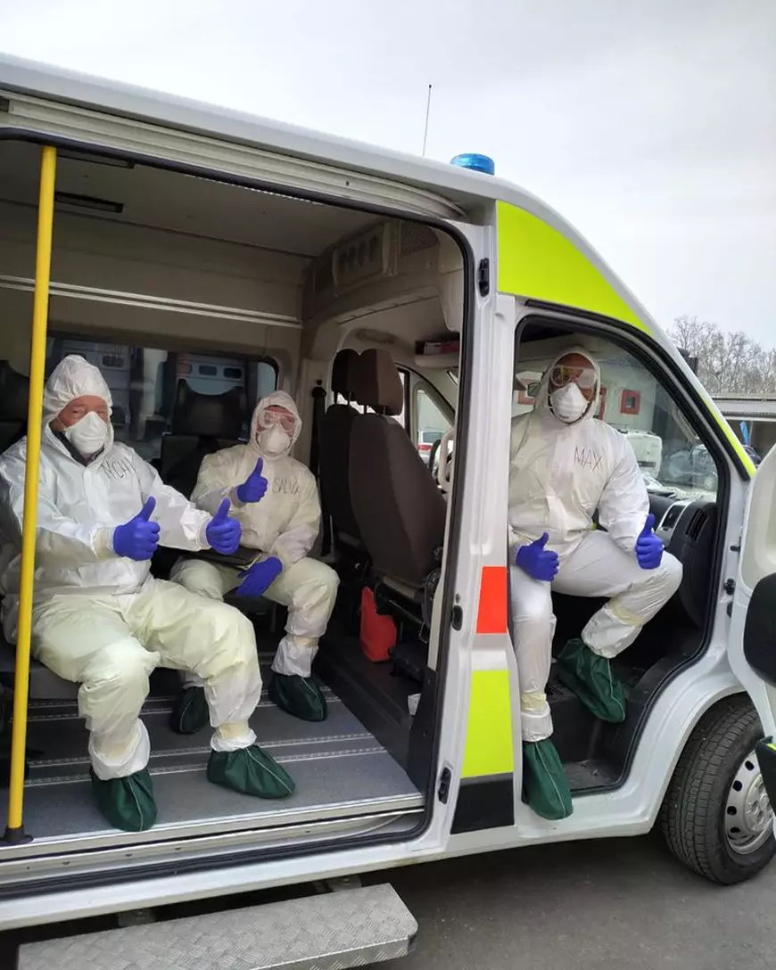 Rugbistul italian Maxime Mbanda lucrează voluntar ca șofer pe ambulanță în Parma