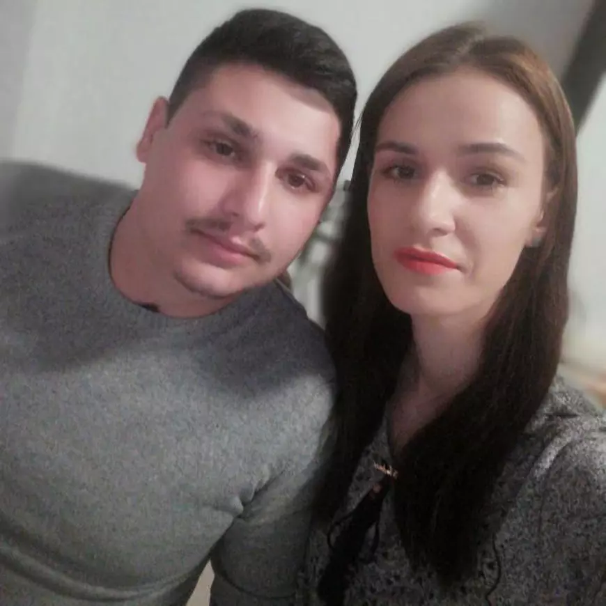 Adrian are nevoie de 4.000 de lei lunar pentru a putea merge din nou. Băiatul de 22 de ani a fost nenorocit de mai mulți vecini care i-au crăpat capul cu bâtele