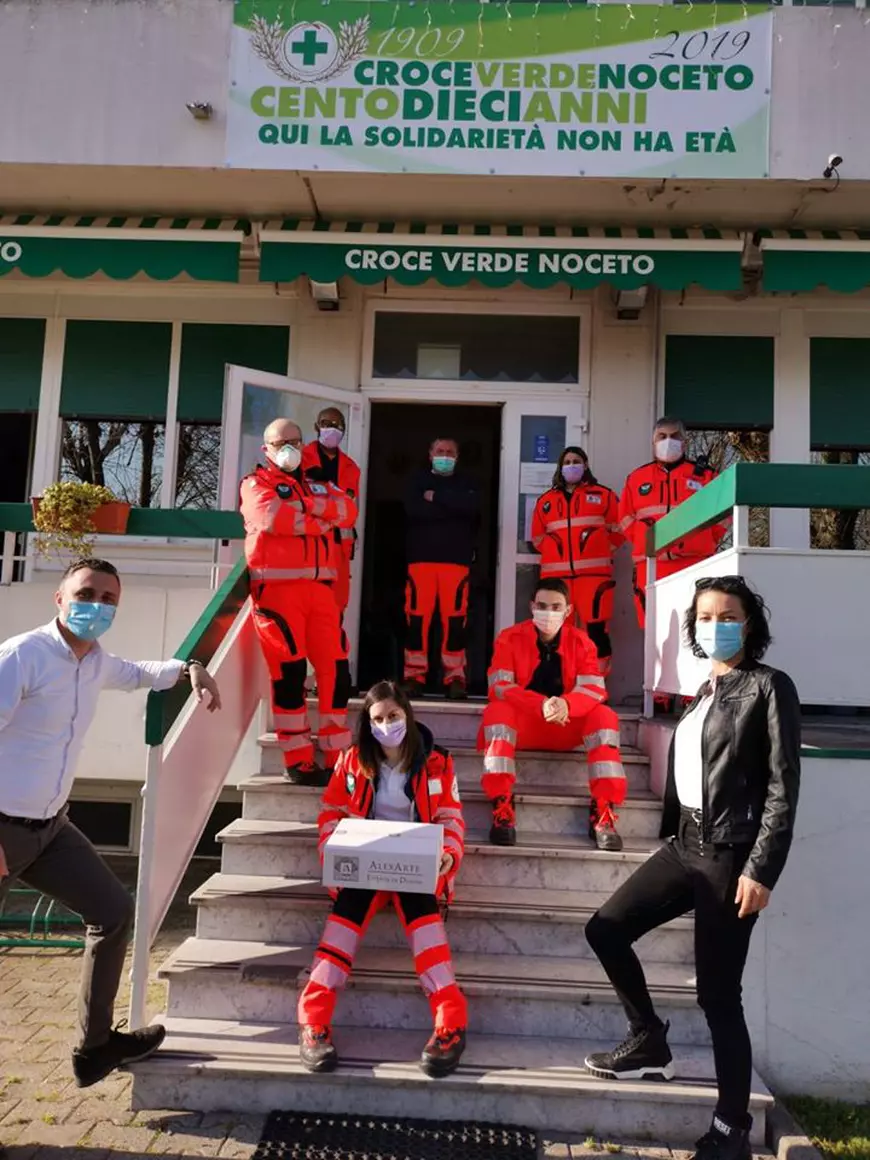 Românii din Italia sunt implicați activ în lupta cu pandemia de coronavirus. Aceștia donează măști și alimente