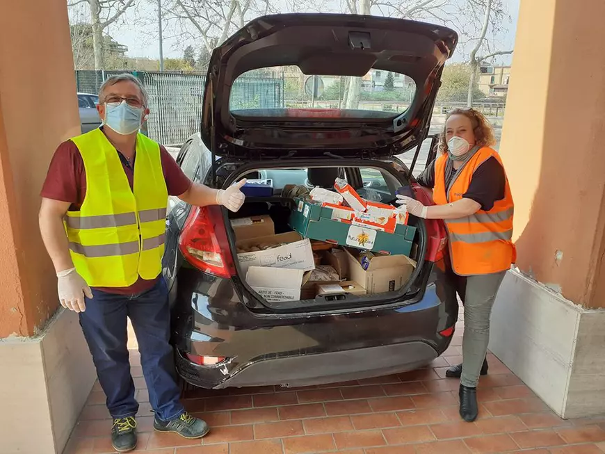 Românii din Italia sunt implicați activ în lupta cu pandemia de coronavirus. Aceștia donează măști și alimente