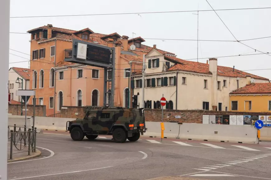 Un cuplu venit din Veneția s-a autoizolat la domiciliu: „Cei de la DSP nici febra nu ne-au luat-o, au venit fără termometru”