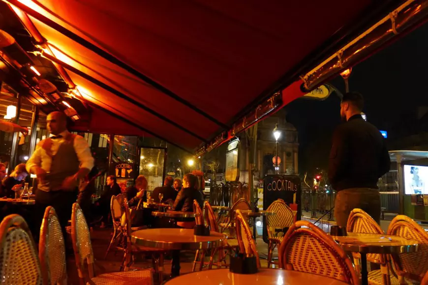 Cum se vede Parisul de la fereastră. Jurnalul unei ziariste românce din Franța în criza coronavirus