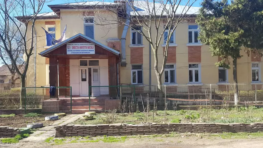 Carantină de coronavirus la Giurgiu: "Mâncarea pare puţină pentru că e pusă în caserole"