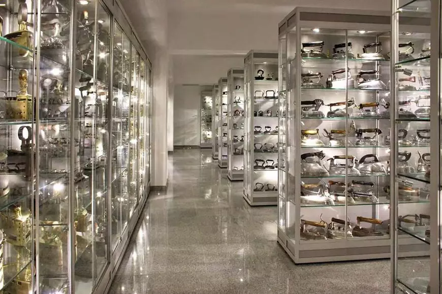 POVEȘTI DIN BUCUREȘTI | Tirbușoane și fiare de călcat. Cu zecile de mii!