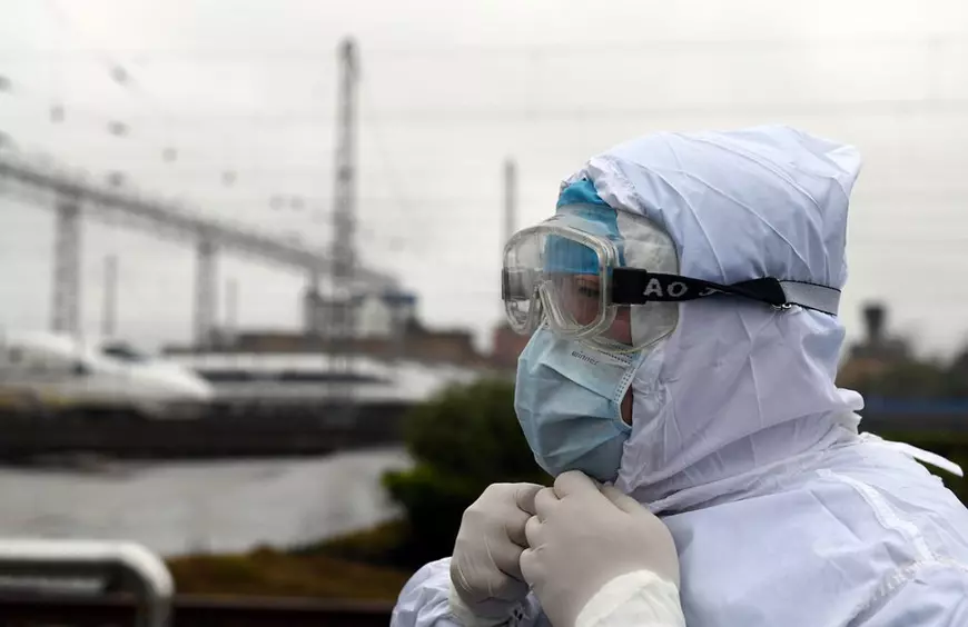 Cât de pregătite sunt spitalele de boli infecţioase din România pentru o epidemie de coronavirus? Brașovul are costume pentru două zile!