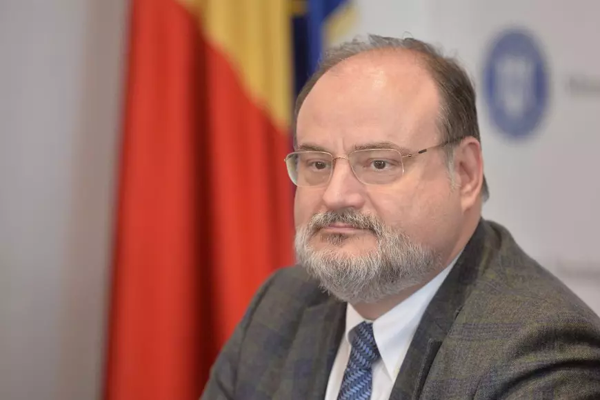 În plină criză coronavirus, Horațiu Moldovan, secretar de stat la Sănătate, termină zilnic programul în minister la ora 14.00 și consultă pacienți la Sanador!