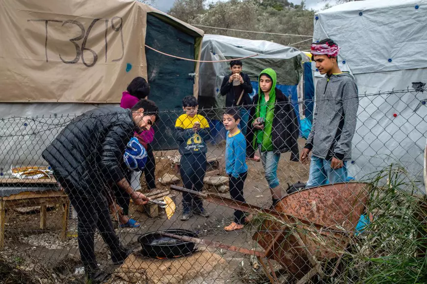 Coronavirus confirmat pe insula greacă Lesbos, unde se află 20.000 de refugiați, în condiții de igienă precară