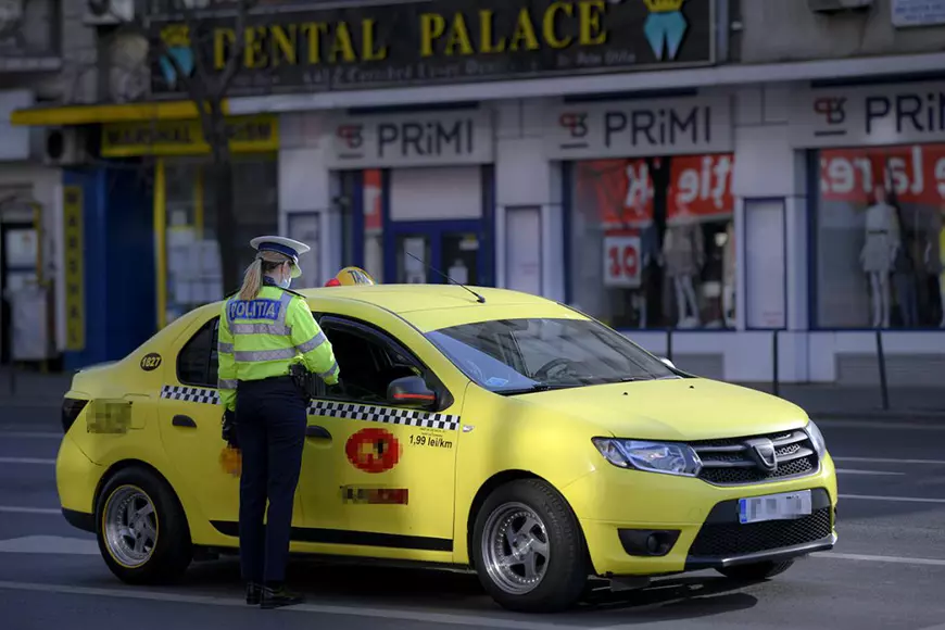 Cum arată viața unui taximetrist, între munca la patron și coronavirus. “Mă expun zilnic, dar nu am ce să fac”