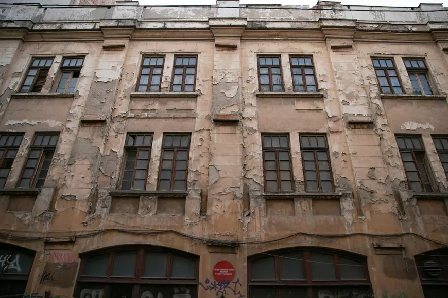 Am fost într-un tur ghidat în cea mai periculoasă zonă a  Bucureștiului. Mituri despre cutremure, demolate de cercetători și ingineri