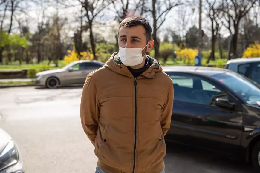 ”M-ați făcut să plâng. Sunteți eroii mei, să știți”. Studenții livrează: cum arată o zi din viața tinerilor care sar în ajutorul celor vulnerabili