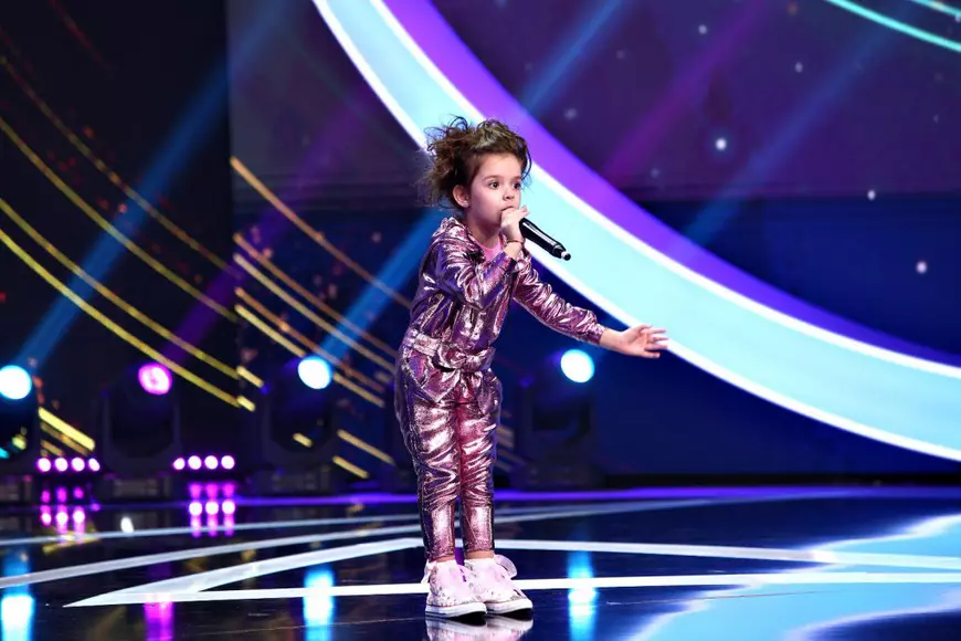 Ștefan Bănică Jr. și Loredana, în genunchi în fața unei fetițe de 4 ani. Situație inedită în prima ediție Next Star, sezonul 10