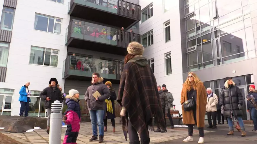 15 cântăreţi au susţinut un concert live la un cămin de bătrâni din Reykjavik Foto: mbl.is